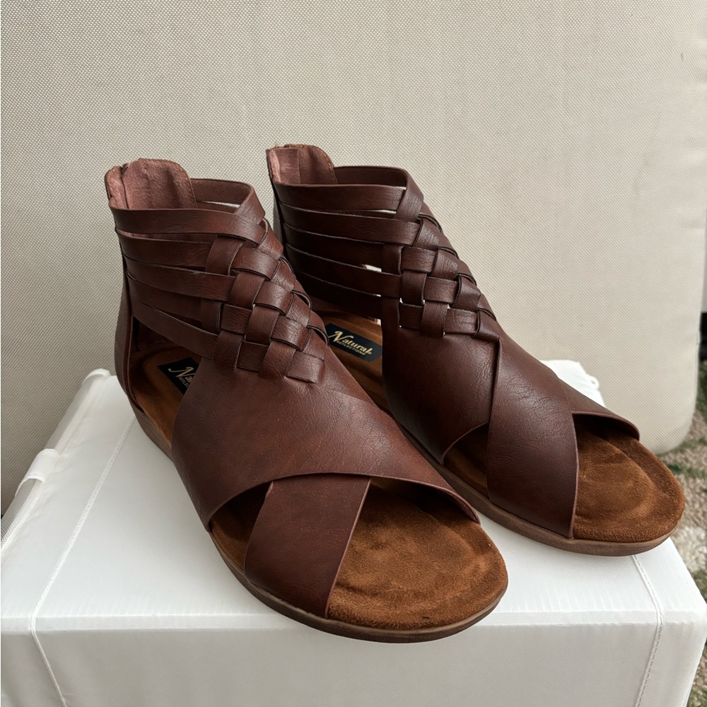 Natural Reflections Strappy Brown Zip-Up Western Sandals Size 10